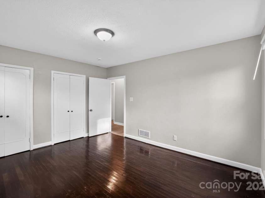 102 Maxine Street, Spartanburg, SC 29302.  MLS# CAR4324662, YatesRealty ID 10909. 