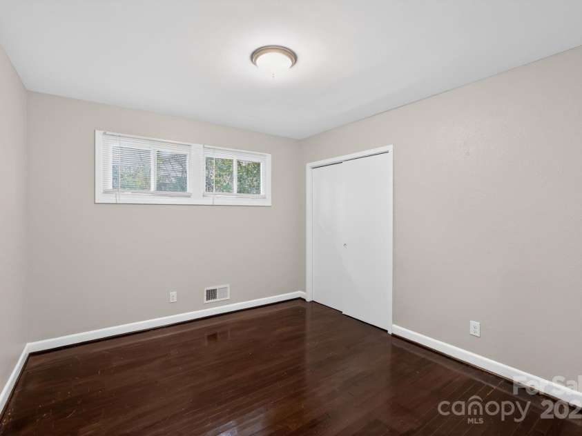 102 Maxine Street, Spartanburg, SC 29302.  MLS# CAR4324662, YatesRealty ID 10909. 