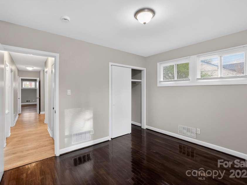 102 Maxine Street, Spartanburg, SC 29302.  MLS# CAR4324662, YatesRealty ID 10909. 