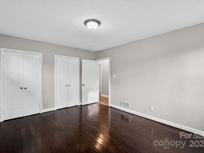 102 Maxine Street, Spartanburg, SC 29302.  MLS# CAR4324662, YatesRealty ID 10909. 
