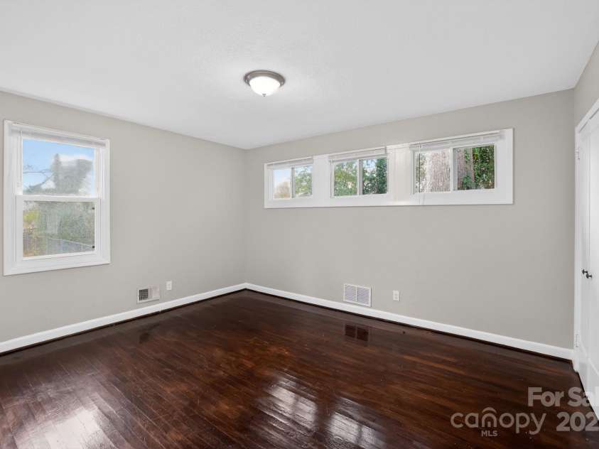 102 Maxine Street, Spartanburg, SC 29302.  MLS# CAR4324662, YatesRealty ID 10909. 
