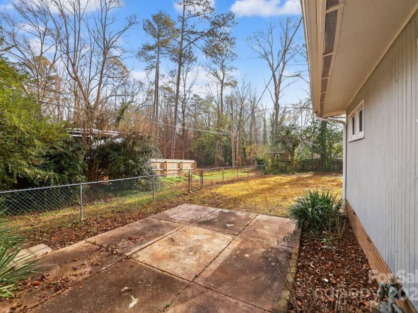 102 Maxine Street, Spartanburg, SC 29302.  MLS# CAR4324662, YatesRealty ID 10909. 