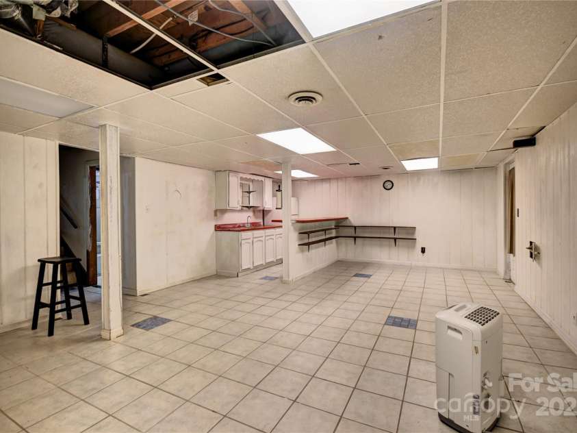 119 Pleasant Hill Circle, Waynesville, NC 28786.  MLS# CAR4325217, YatesRealty ID 1091. Huge Rec Room on the basement level