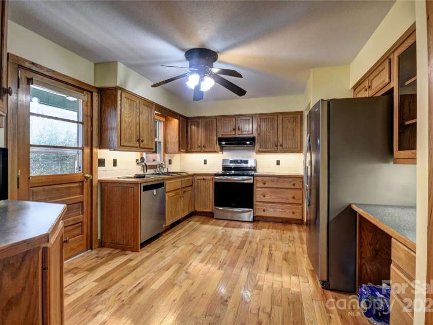 119 Pleasant Hill Circle, Waynesville, NC 28786.  MLS# CAR4325217, YatesRealty ID 1091. Large kitchen from the dining room