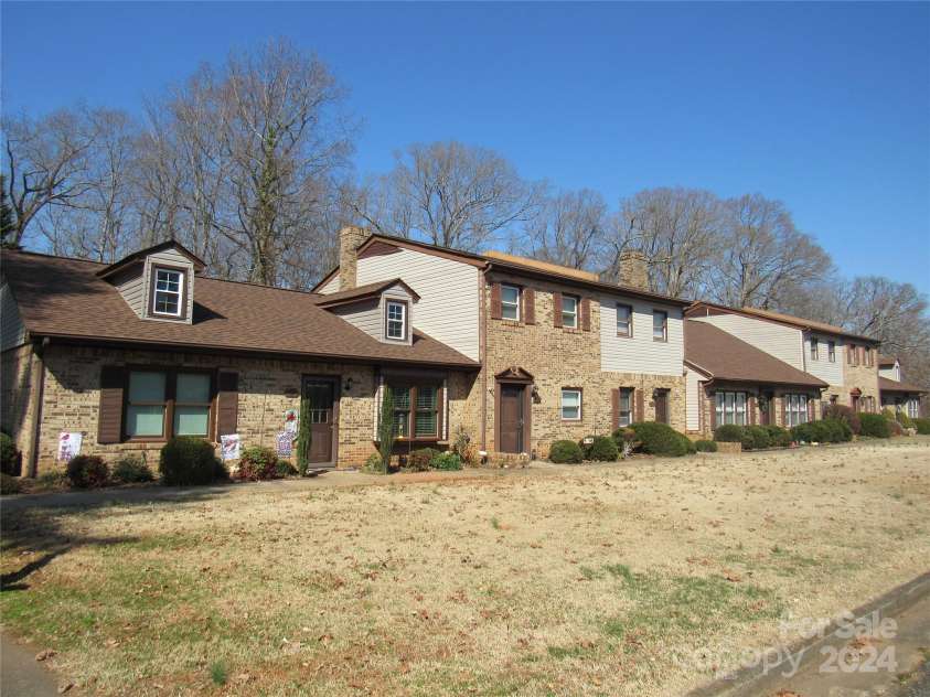 171 Fox Run Road, Forest City, NC 28043.  MLS# CAR4111565, YatesRealty ID 10911. 