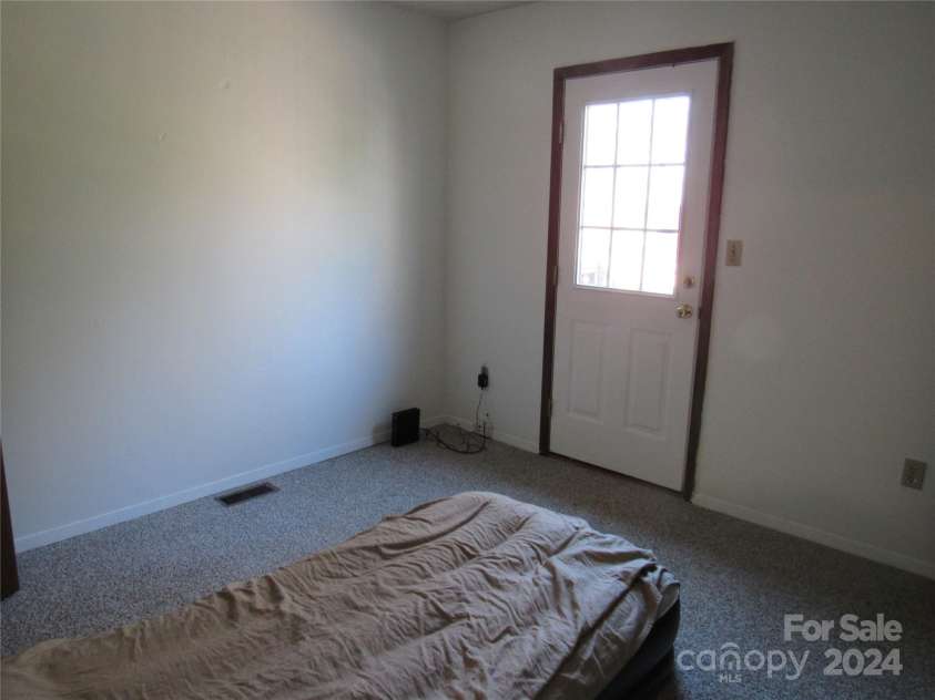 171 Fox Run Road, Forest City, NC 28043.  MLS# CAR4111565, YatesRealty ID 10911. 