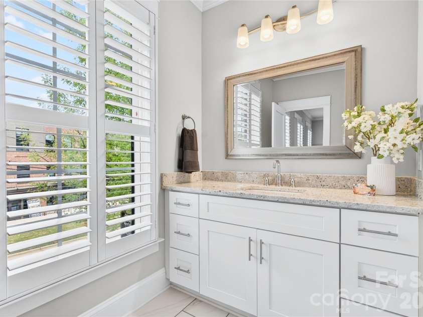 489 Main Street, Davidson, NC 28036.  MLS# CAR4366953, YatesRealty ID 10911. And Its En Suite