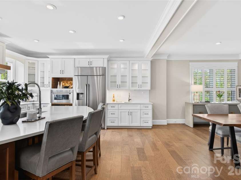 489 Main Street, Davidson, NC 28036.  MLS# CAR4366953, YatesRealty ID 10911. Gorgeous Cabinetry