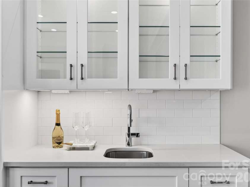 489 Main Street, Davidson, NC 28036.  MLS# CAR4366953, YatesRealty ID 10911. Wet Bar With 2nd Sink
