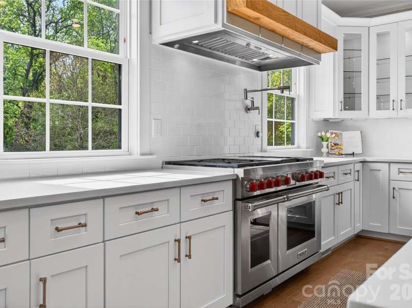 489 Main Street, Davidson, NC 28036.  MLS# CAR4366953, YatesRealty ID 10911. Wolfe Range With Double Ovens