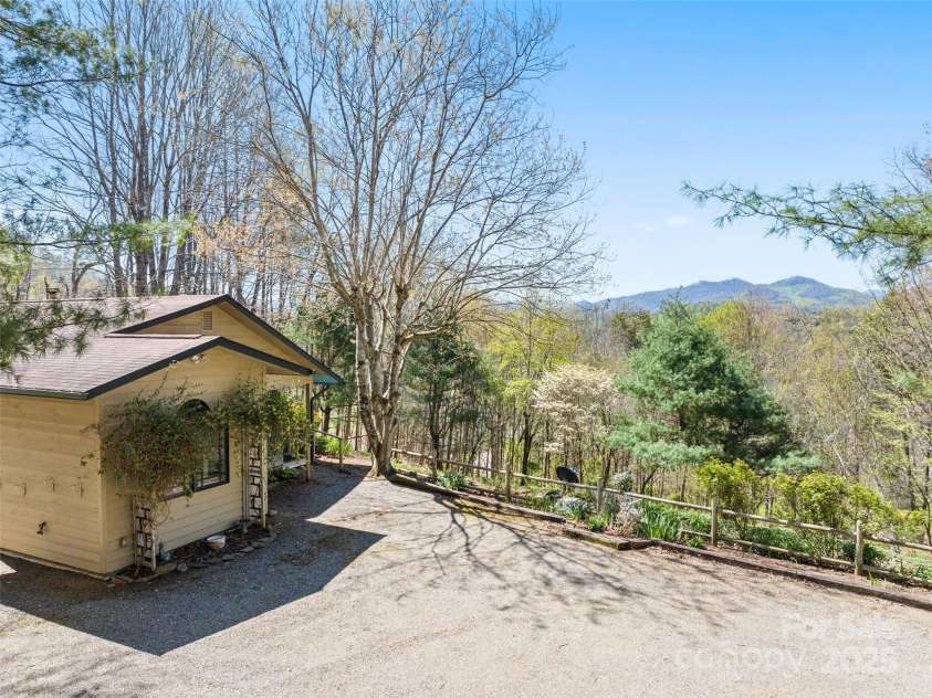 817 Ferguson Cove Loop, Clyde, NC 28721.  MLS# CAR4249203, YatesRealty ID 10912. 