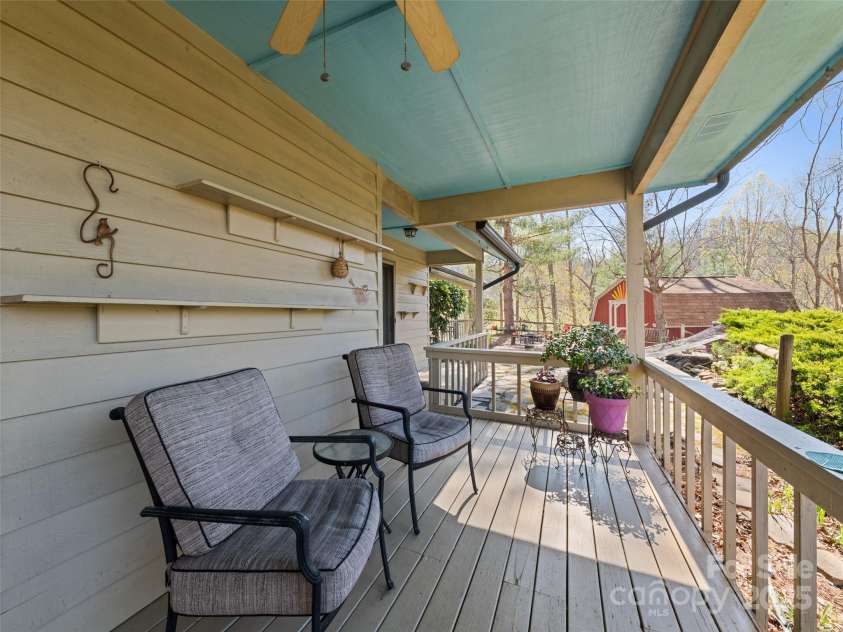 817 Ferguson Cove Loop, Clyde, NC 28721.  MLS# CAR4249203, YatesRealty ID 10912. 