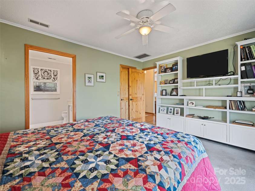 817 Ferguson Cove Loop, Clyde, NC 28721.  MLS# CAR4249203, YatesRealty ID 10912. 