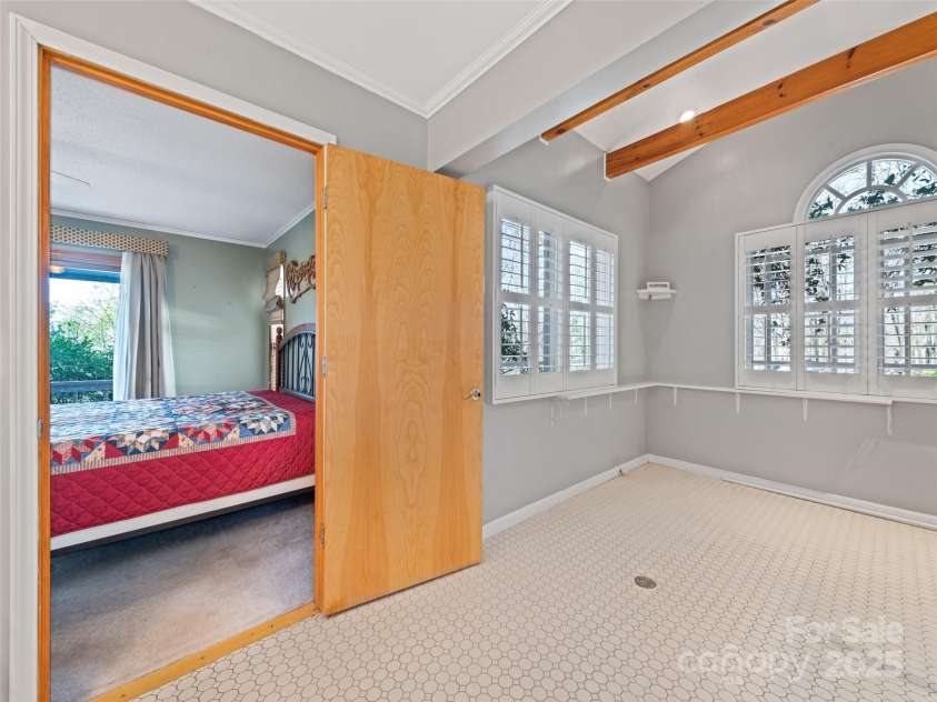 817 Ferguson Cove Loop, Clyde, NC 28721.  MLS# CAR4249203, YatesRealty ID 10912. 