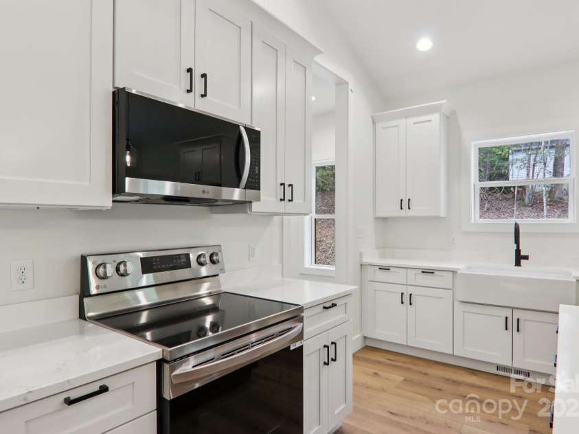 271 Greenstone Lane, Mills River, NC 28759.  MLS# CAR4312734, YatesRealty ID 10913. 