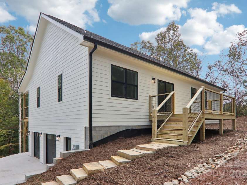 271 Greenstone Lane, Mills River, NC 28759.  MLS# CAR4312734, YatesRealty ID 10913. 