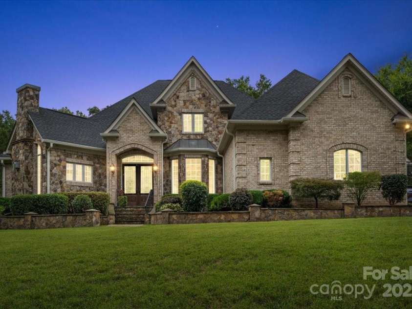 8516 Mcilwaine Road, Huntersville, NC 28078.  MLS# CAR4164588, YatesRealty ID 10913. 