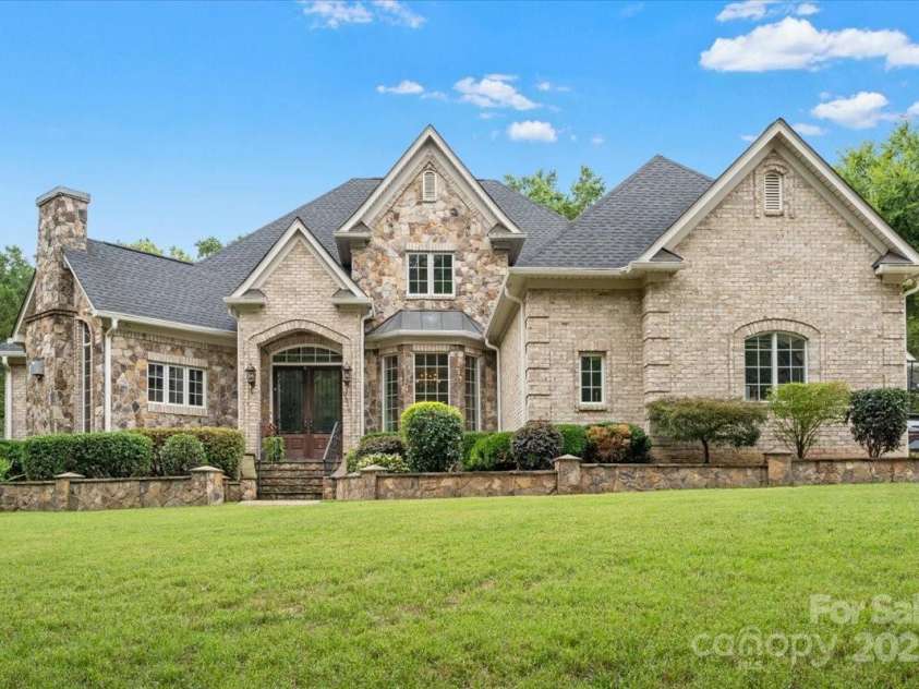 8516 Mcilwaine Road, Huntersville, NC 28078.  MLS# CAR4164588, YatesRealty ID 10913. 