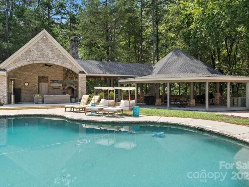 8516 Mcilwaine Road, Huntersville, NC 28078.  MLS# CAR4164588, YatesRealty ID 10913. 