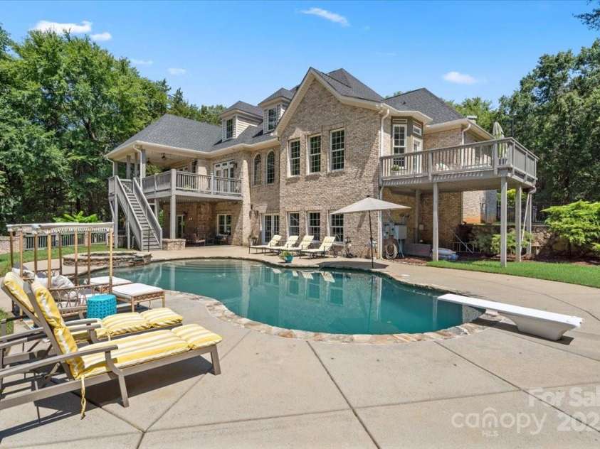 8516 Mcilwaine Road, Huntersville, NC 28078.  MLS# CAR4164588, YatesRealty ID 10913. 