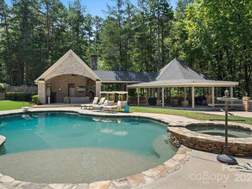8516 Mcilwaine Road, Huntersville, NC 28078.  MLS# CAR4164588, YatesRealty ID 10913. 