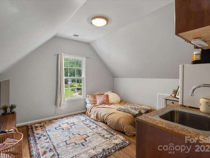 8516 Mcilwaine Road, Huntersville, NC 28078.  MLS# CAR4164588, YatesRealty ID 10913. Apartment above Detached garage