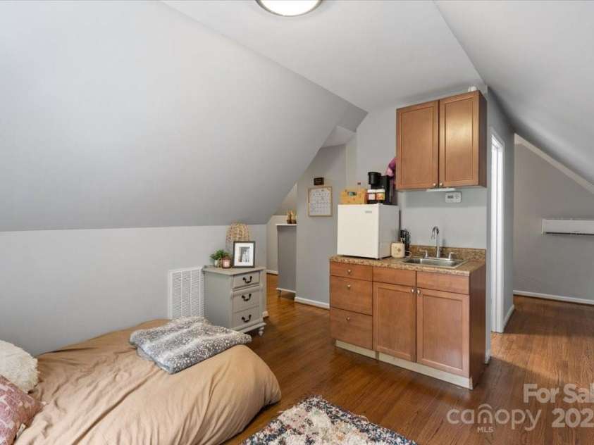 8516 Mcilwaine Road, Huntersville, NC 28078.  MLS# CAR4164588, YatesRealty ID 10913. Apartment above Detached garage