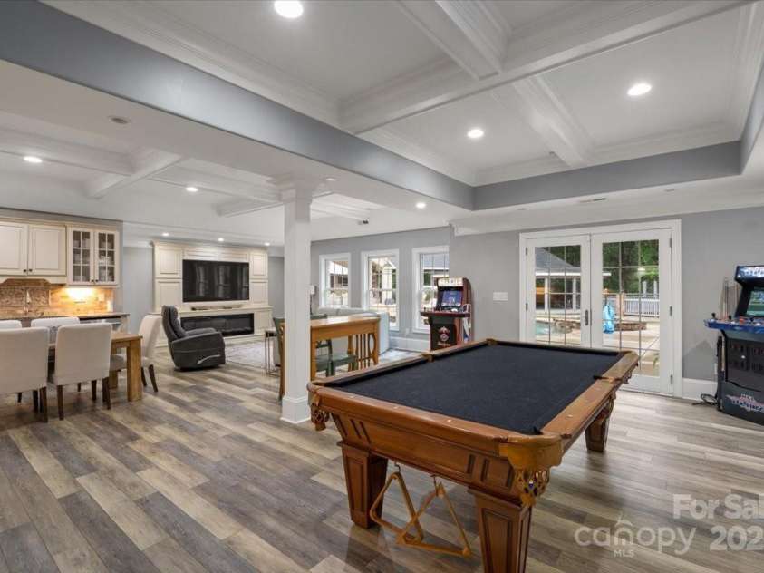 8516 Mcilwaine Road, Huntersville, NC 28078.  MLS# CAR4164588, YatesRealty ID 10913. Basement Kitchen/family/dining