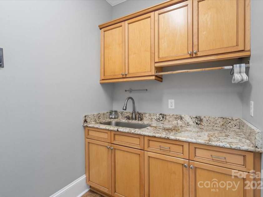 8516 Mcilwaine Road, Huntersville, NC 28078.  MLS# CAR4164588, YatesRealty ID 10913. Laundry room