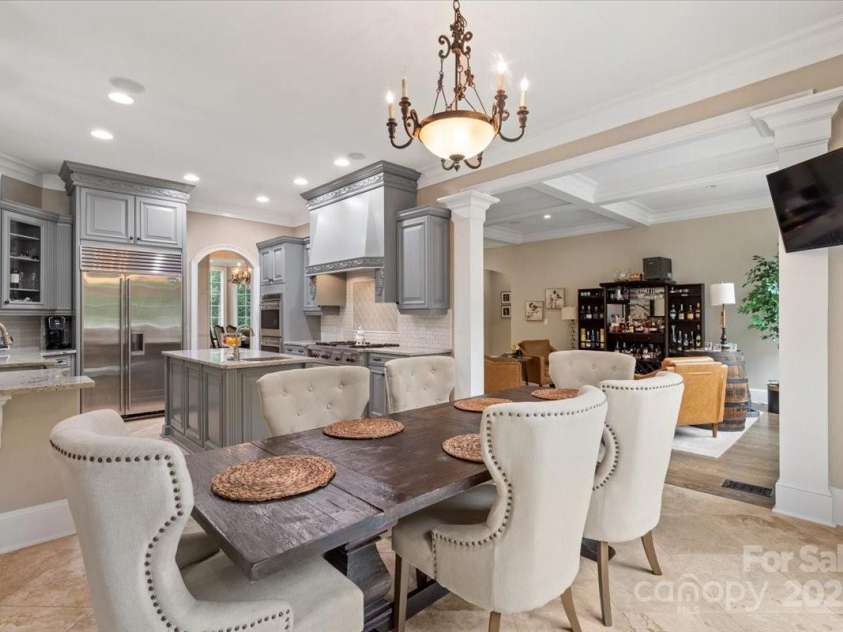 8516 Mcilwaine Road, Huntersville, NC 28078.  MLS# CAR4164588, YatesRealty ID 10913. Main Floor Kitchen/Breakfast