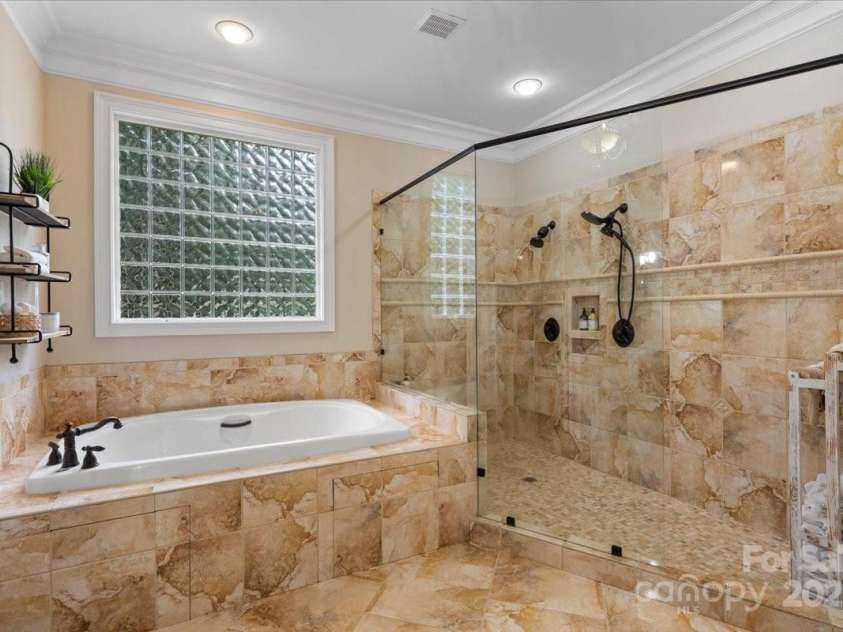 8516 Mcilwaine Road, Huntersville, NC 28078.  MLS# CAR4164588, YatesRealty ID 10913. Primary Bath