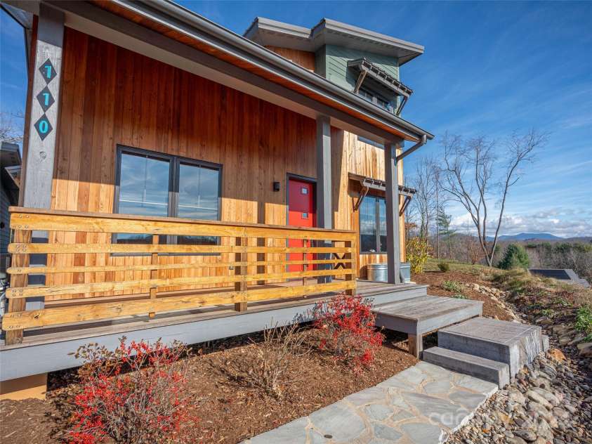 110 Abundance Run, Asheville, NC 28805.  MLS# CAR4208378, YatesRealty ID 10914. 