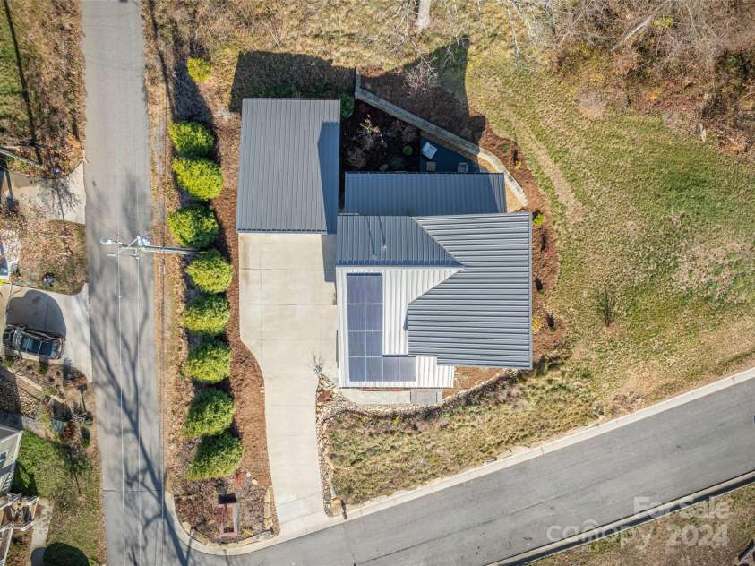 110 Abundance Run, Asheville, NC 28805.  MLS# CAR4208378, YatesRealty ID 10914. 