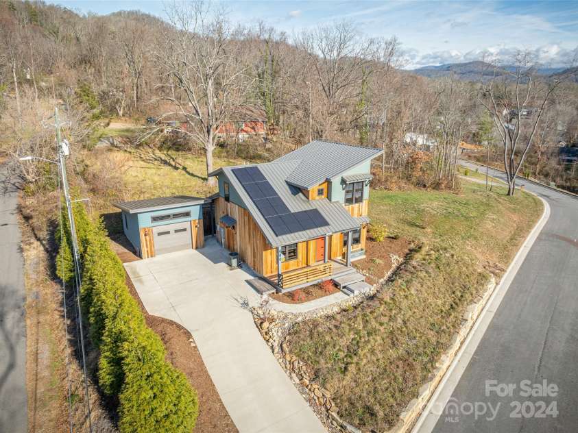 110 Abundance Run, Asheville, NC 28805.  MLS# CAR4208378, YatesRealty ID 10914. 