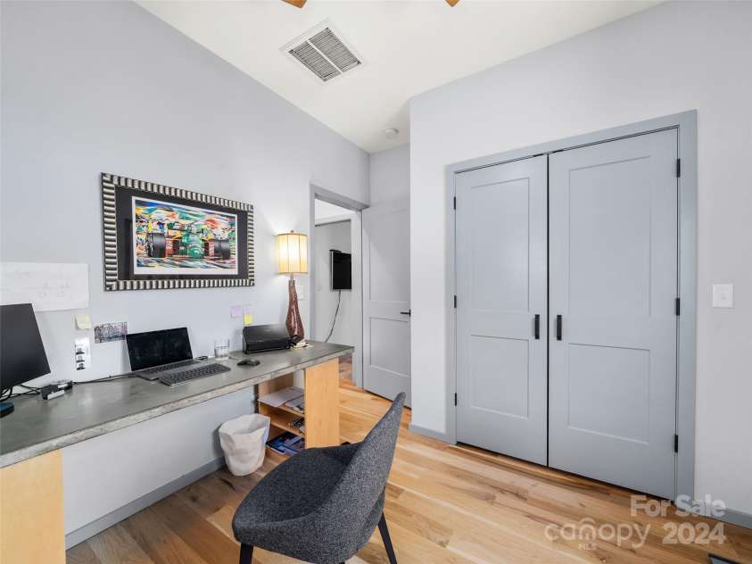 110 Abundance Run, Asheville, NC 28805.  MLS# CAR4208378, YatesRealty ID 10914. 