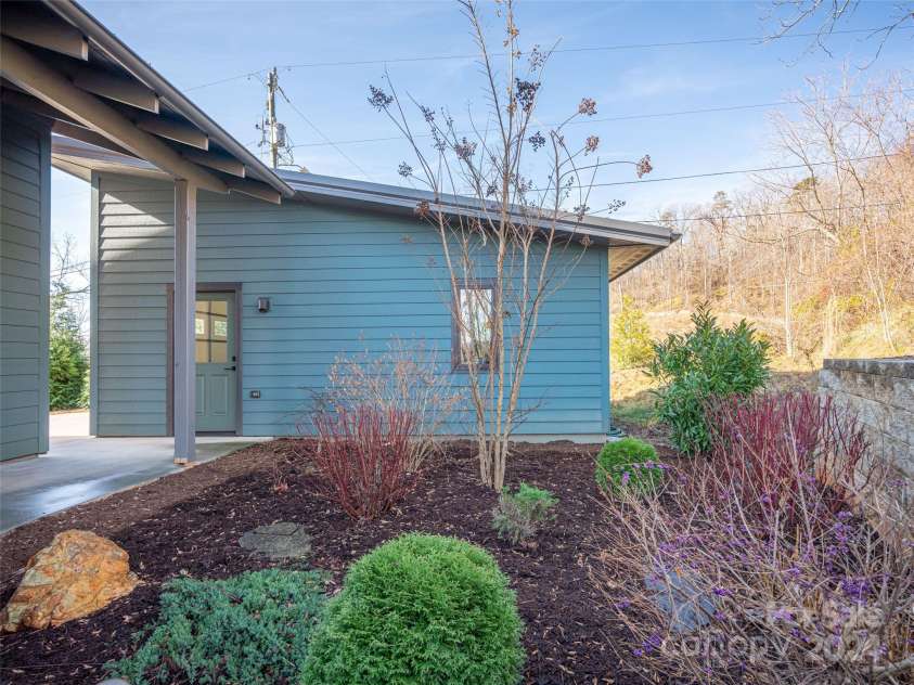 110 Abundance Run, Asheville, NC 28805.  MLS# CAR4208378, YatesRealty ID 10914. 