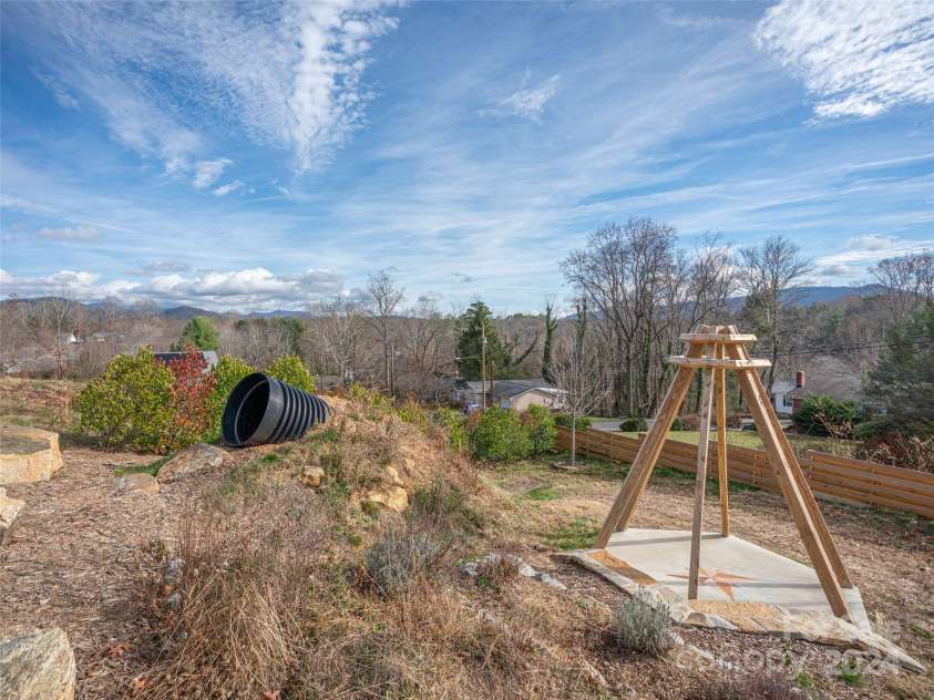 110 Abundance Run, Asheville, NC 28805.  MLS# CAR4208378, YatesRealty ID 10914. Community park