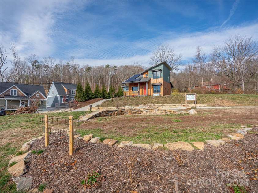 110 Abundance Run, Asheville, NC 28805.  MLS# CAR4208378, YatesRealty ID 10914. Community park across the street