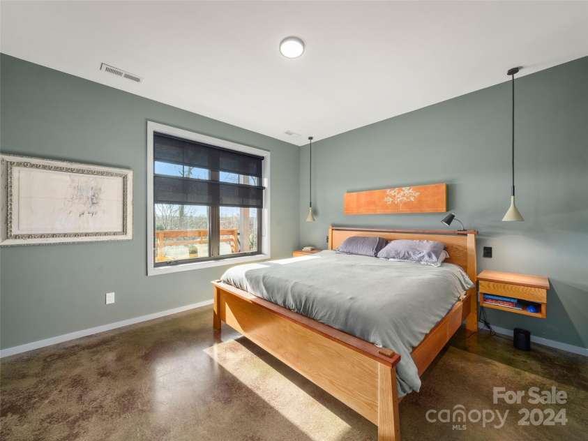 110 Abundance Run, Asheville, NC 28805.  MLS# CAR4208378, YatesRealty ID 10914. Primary bedroom