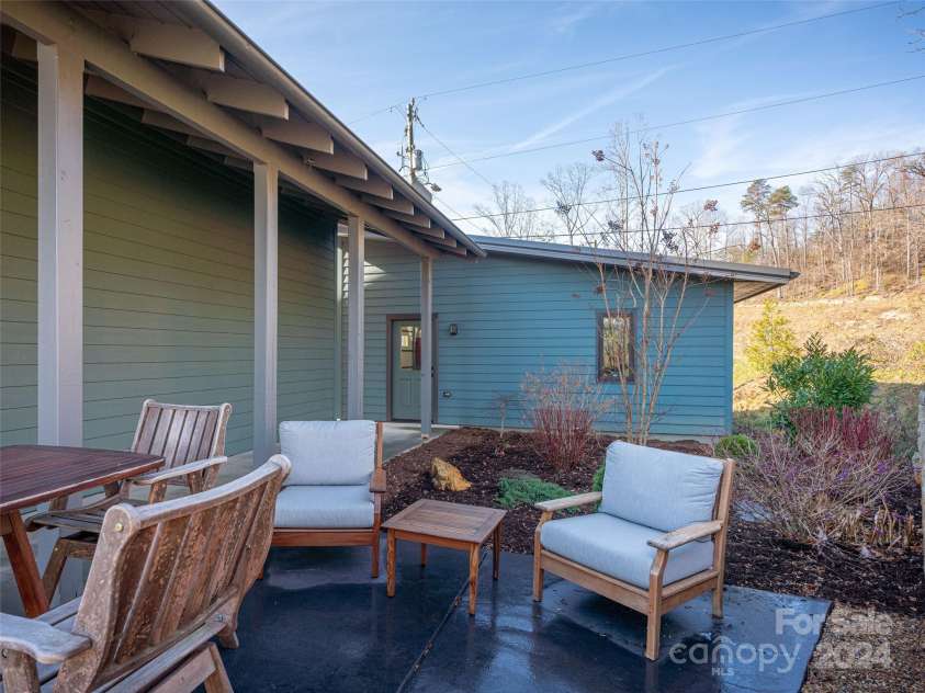 110 Abundance Run, Asheville, NC 28805.  MLS# CAR4208378, YatesRealty ID 10914. Rear outdoor entertaining area