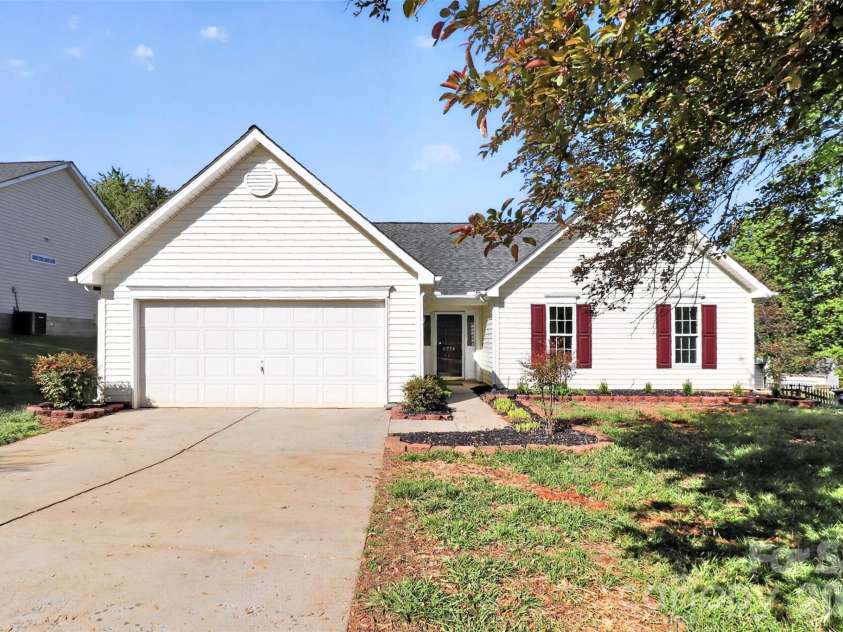 5774 Dove Point Drive, Concord, NC 28025.  MLS# CAR4368596, YatesRealty ID 10914. 