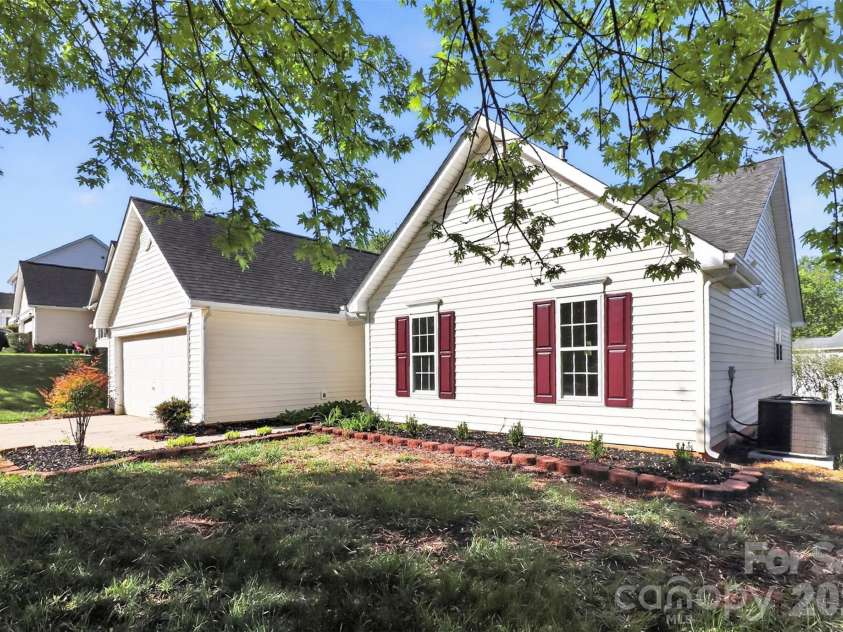 5774 Dove Point Drive, Concord, NC 28025.  MLS# CAR4368596, YatesRealty ID 10914. 