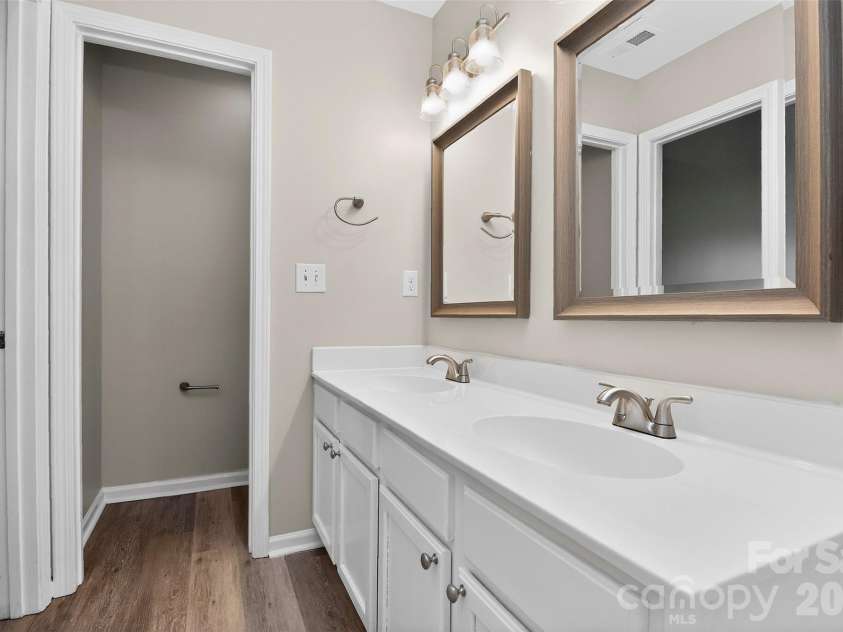 5774 Dove Point Drive, Concord, NC 28025.  MLS# CAR4368596, YatesRealty ID 10914. 