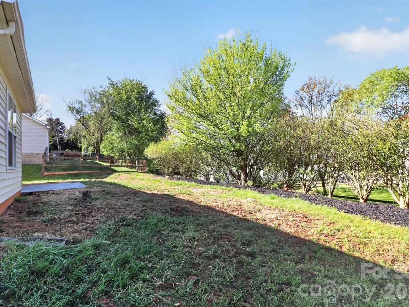 5774 Dove Point Drive, Concord, NC 28025.  MLS# CAR4368596, YatesRealty ID 10914. 