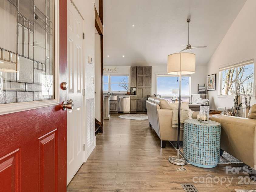 129 Finney Lane, Mars Hill, NC 28754.  MLS# CAR4243744, YatesRealty ID 10915. Front entrance