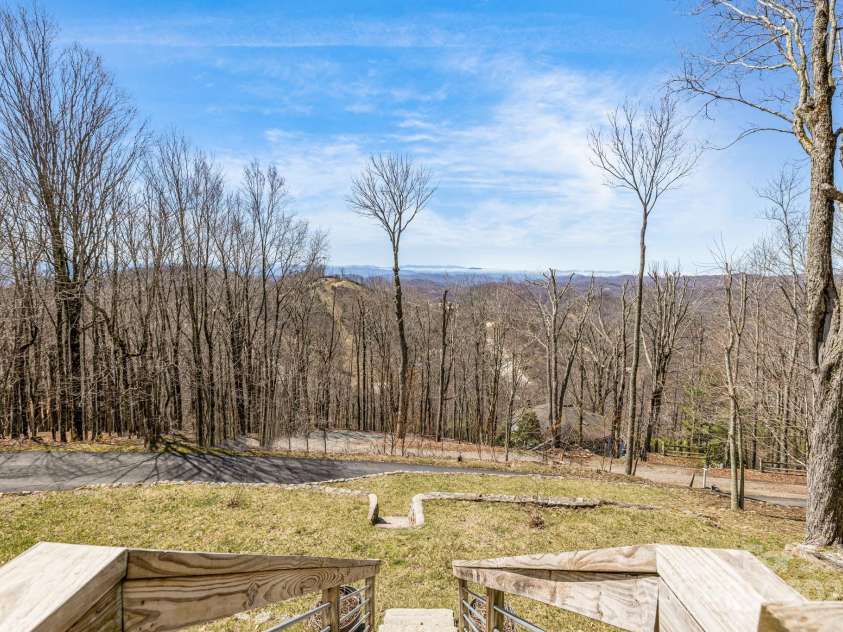 129 Finney Lane, Mars Hill, NC 28754.  MLS# CAR4243744, YatesRealty ID 10915. Front yard