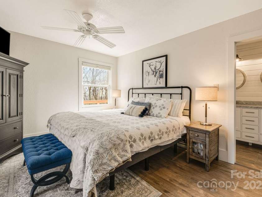129 Finney Lane, Mars Hill, NC 28754.  MLS# CAR4243744, YatesRealty ID 10915. Main level primary suite.