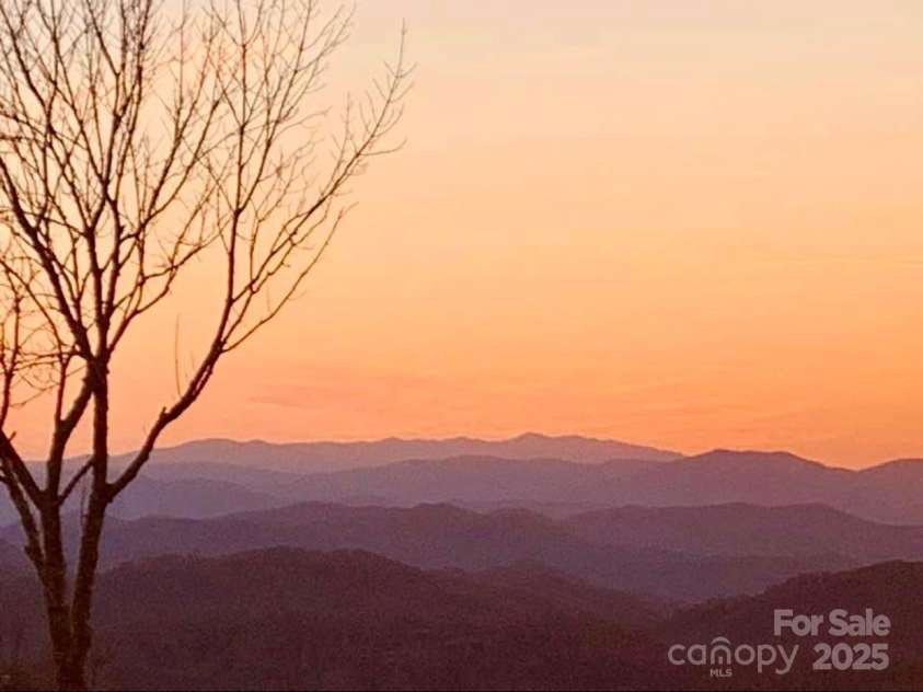 129 Finney Lane, Mars Hill, NC 28754.  MLS# CAR4243744, YatesRealty ID 10915. Naturally lowering your blood pressure, views.