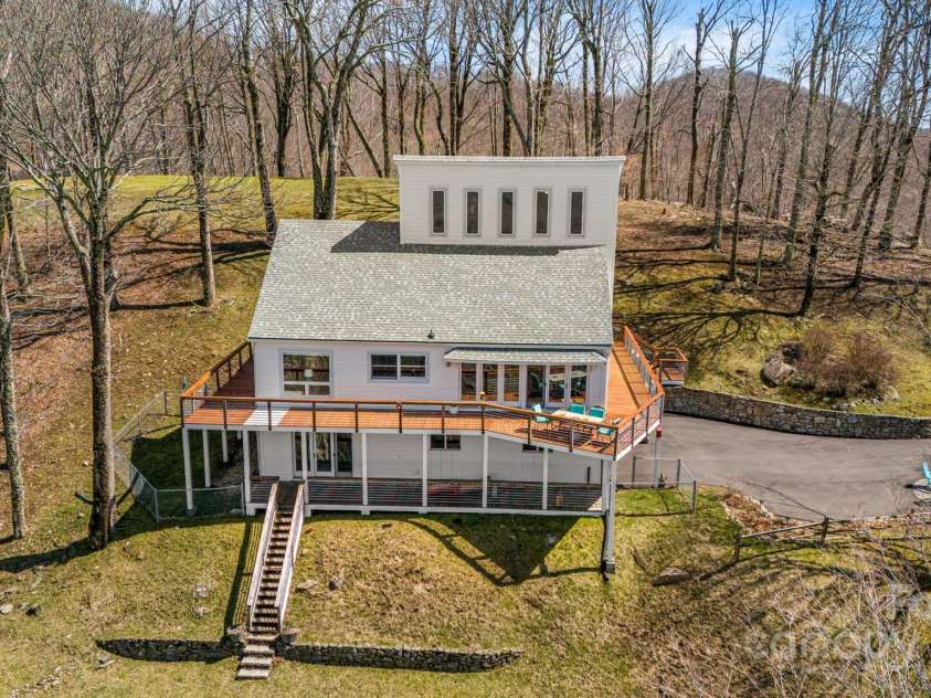 129 Finney Lane, Mars Hill, NC 28754.  MLS# CAR4243744, YatesRealty ID 10915. Spread out over 4 floors or slip into the woods from your side yard.