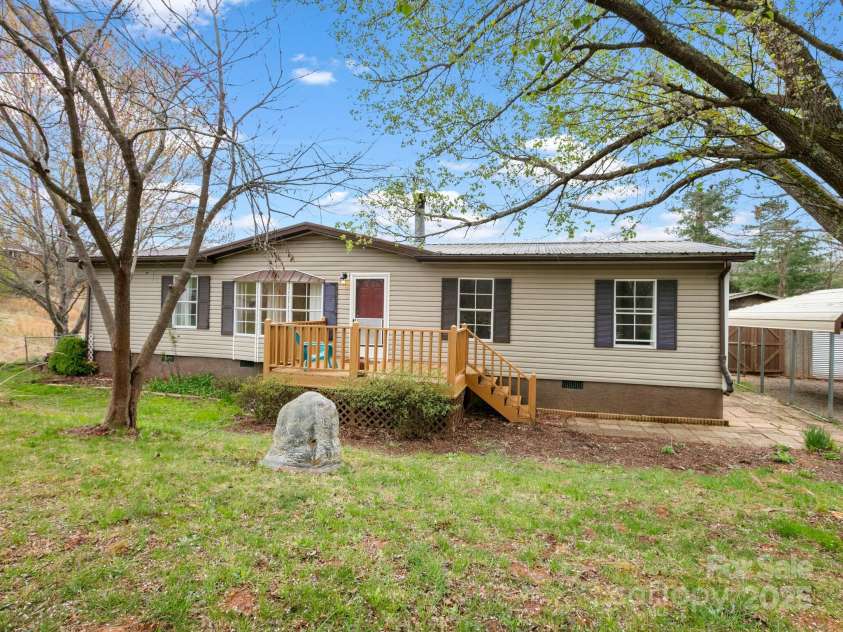 10 Clover Brook Drive, Weaverville, NC 28787.  MLS# CAR4241993, YatesRealty ID 10917. 